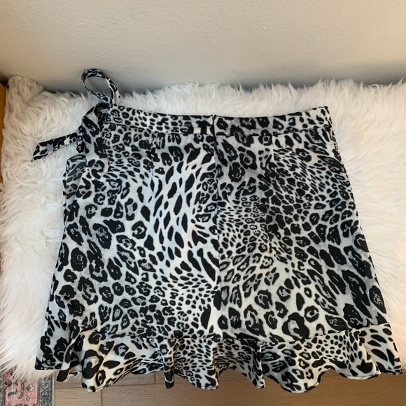 BB Dakota Leopard Wrap Mini Skirt with Ruffle, Size 8 - Picture 11 of 11